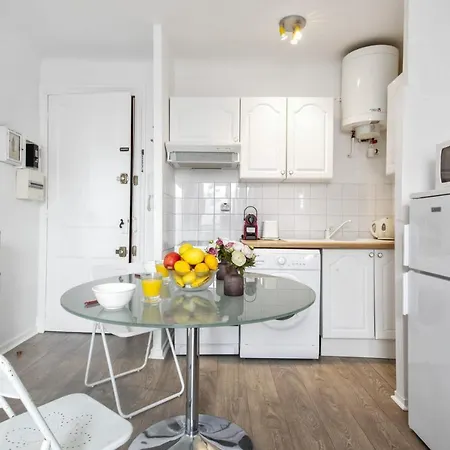 Charming Flat 4 Minutes From The Grande Plage Of Away - Welkeys Appartement